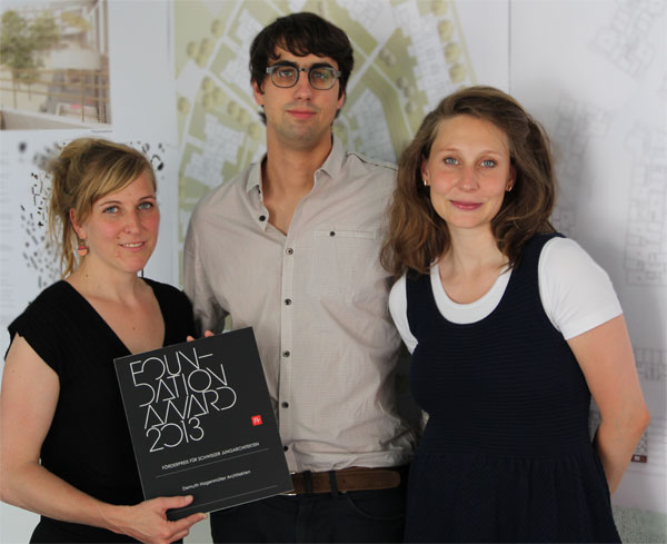 Lilian Demuth, Andreas Lamprecht und Sandra Hagenmüller-Sands freuen sich über den Förderpreis für Schweizer Jungarchitekten Foundation Award 2013 (v.l.).