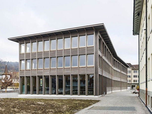 pool Architekten, Zürich: Buerohaus mit Wohngeschoss Laur-Park.