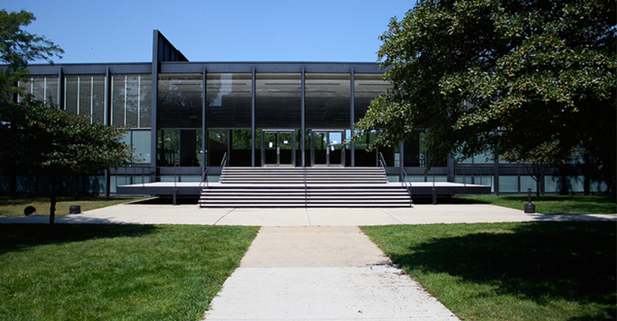 Die S.R Crown Hall von Mies van der Rohe auf dem Campus des Illinois Institute of Technology