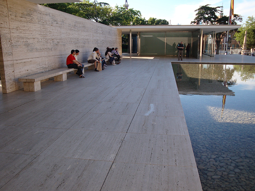 S.R Crown Hall von Mies van der Rohe auf dem Campus des Illinois Institute of Technology