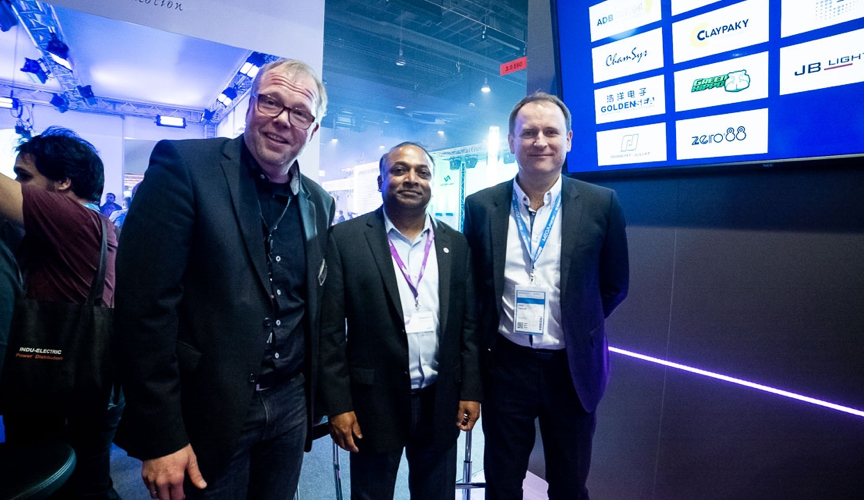 (v.l.n.r.) Gerhard Krude, Geschäftsführer MA Lighting Technology, Dr. Biplab Sarkar, CEO Vectorworks, Inc., Josef Valchar, CEO Robe lighting